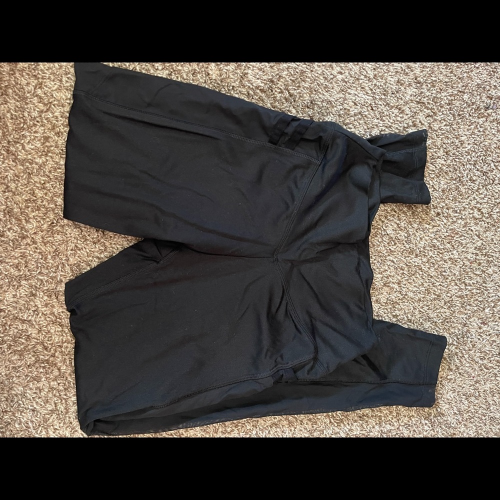 Pink leggings with mesh on sides with pockets